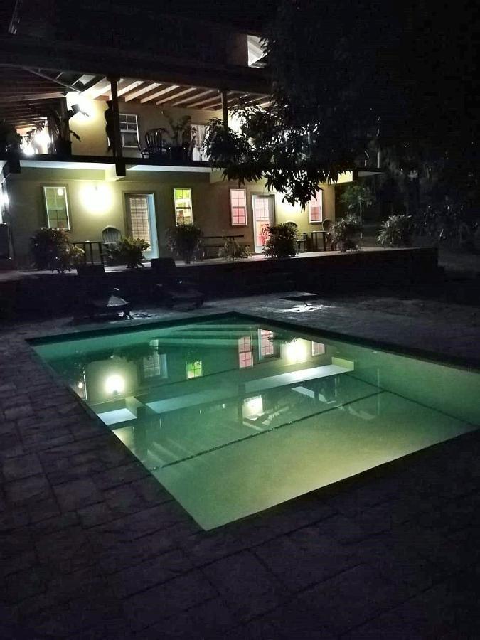 Tropical Apartments Tobago สการ์โบโร ภายนอก รูปภาพ