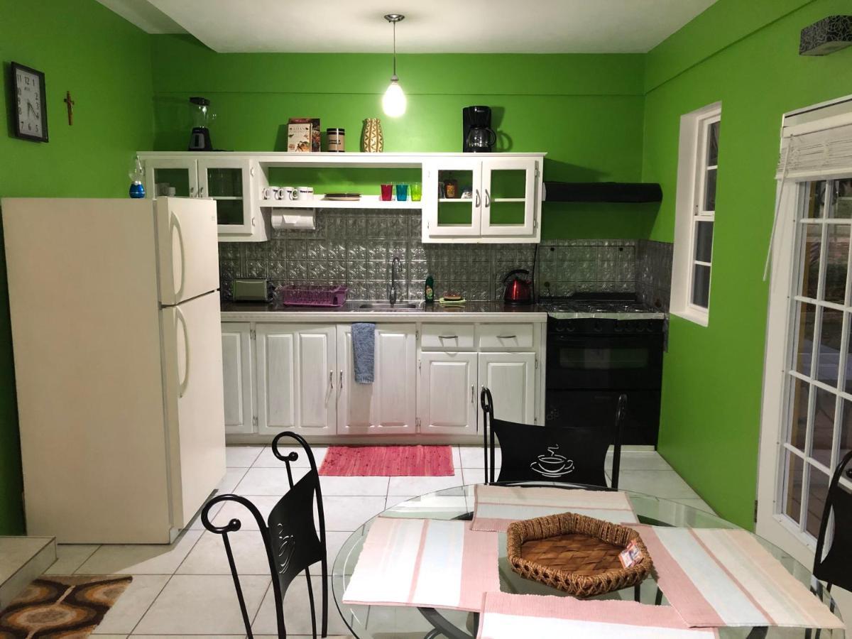 Tropical Apartments Tobago สการ์โบโร ภายนอก รูปภาพ