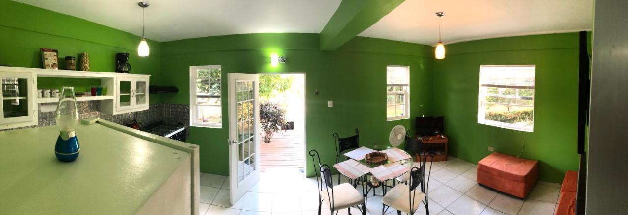 Tropical Apartments Tobago สการ์โบโร ภายนอก รูปภาพ