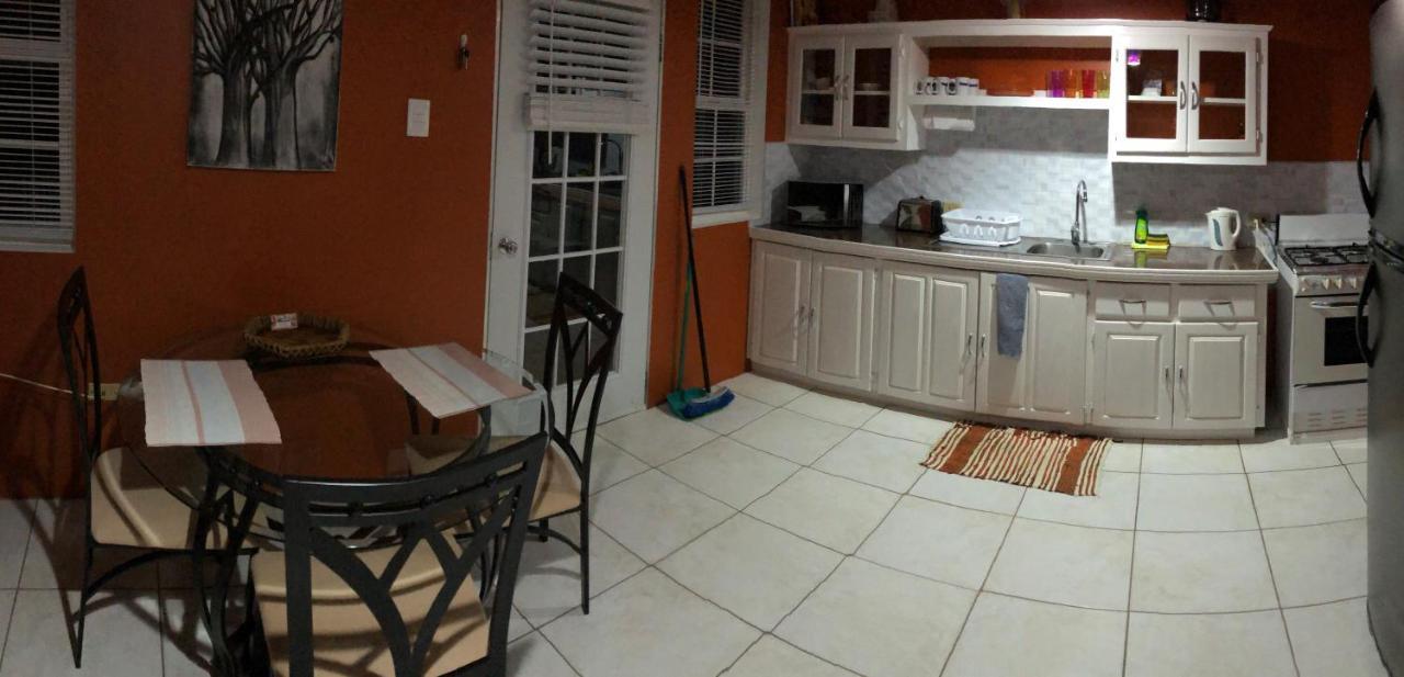Tropical Apartments Tobago สการ์โบโร ภายนอก รูปภาพ