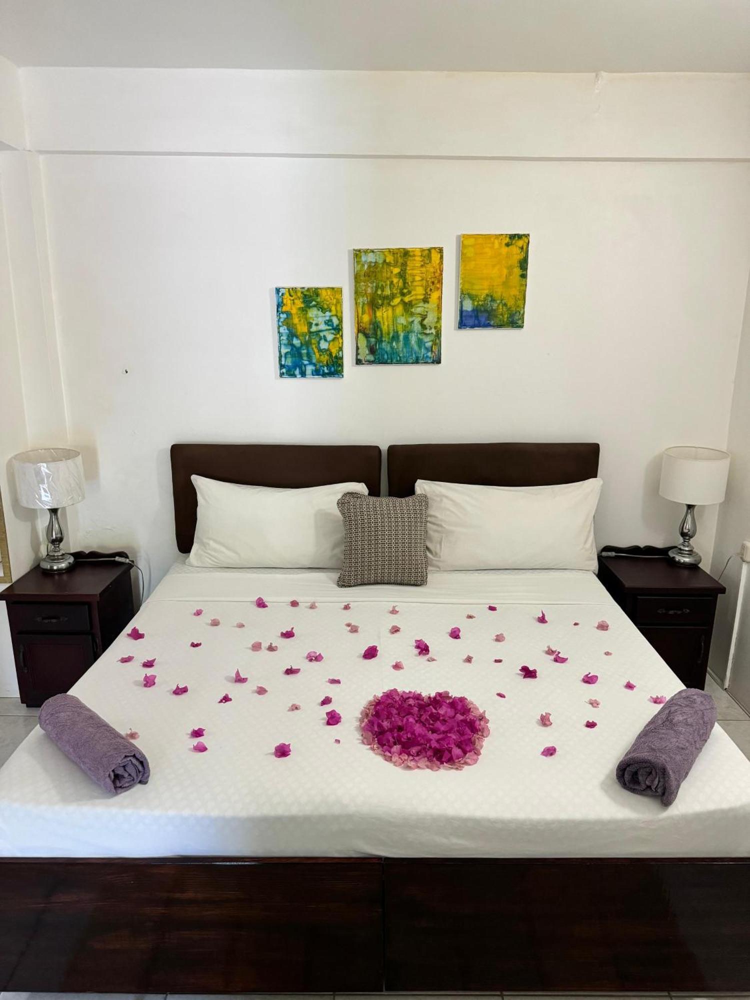 Tropical Apartments Tobago สการ์โบโร ภายนอก รูปภาพ