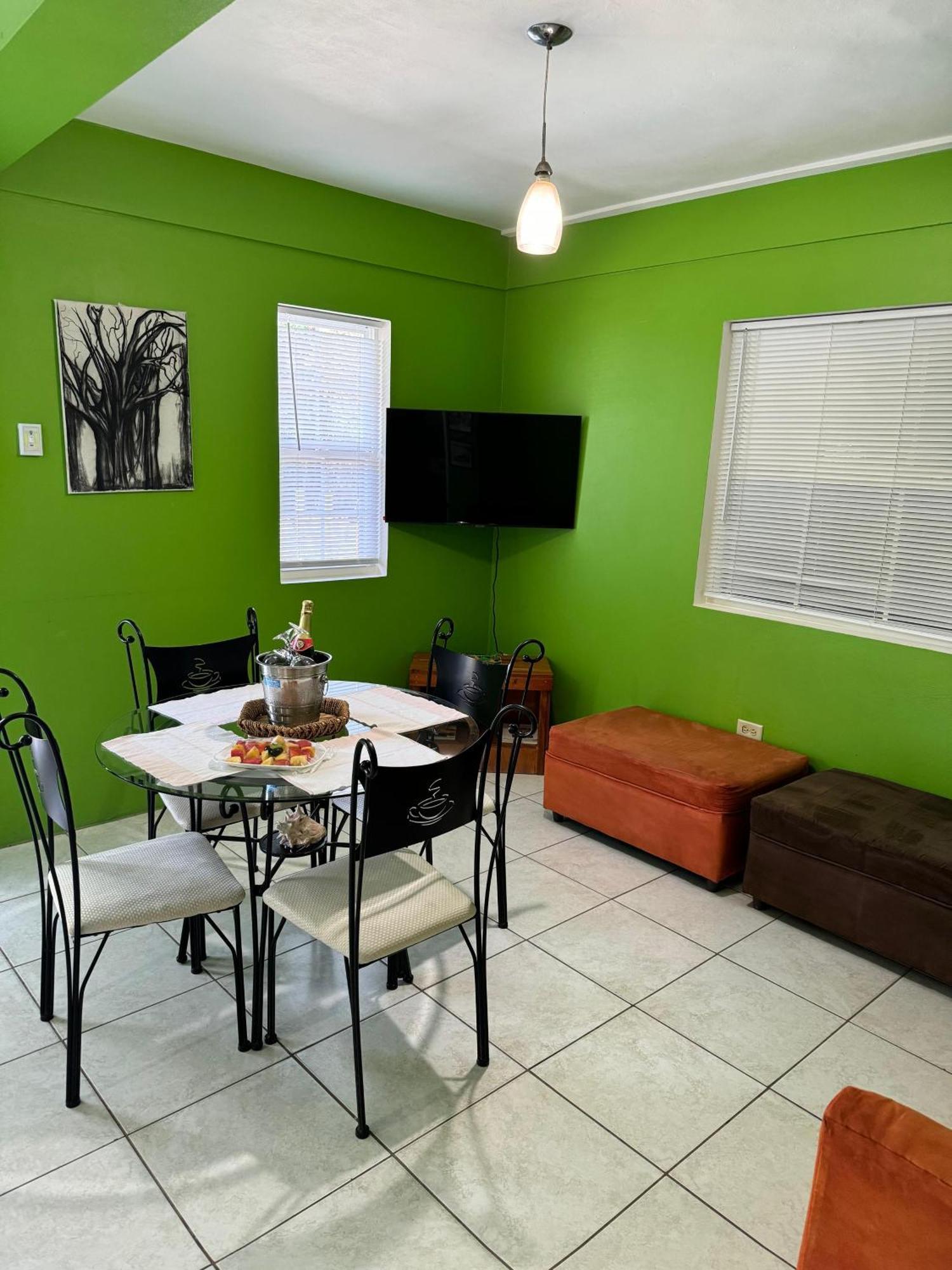 Tropical Apartments Tobago สการ์โบโร ภายนอก รูปภาพ